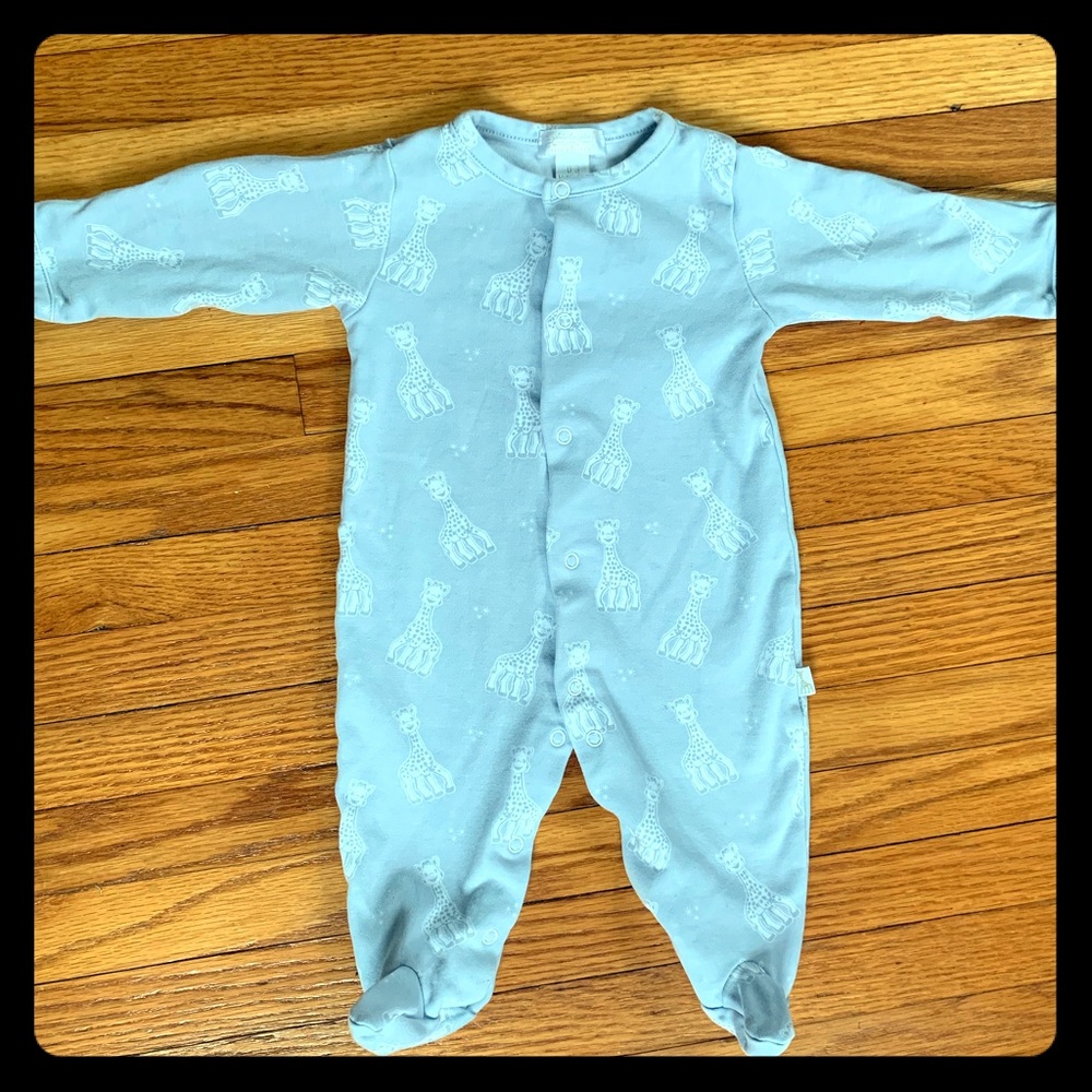 Kissy kissy 0-3 month footed sleeper Sophie silver